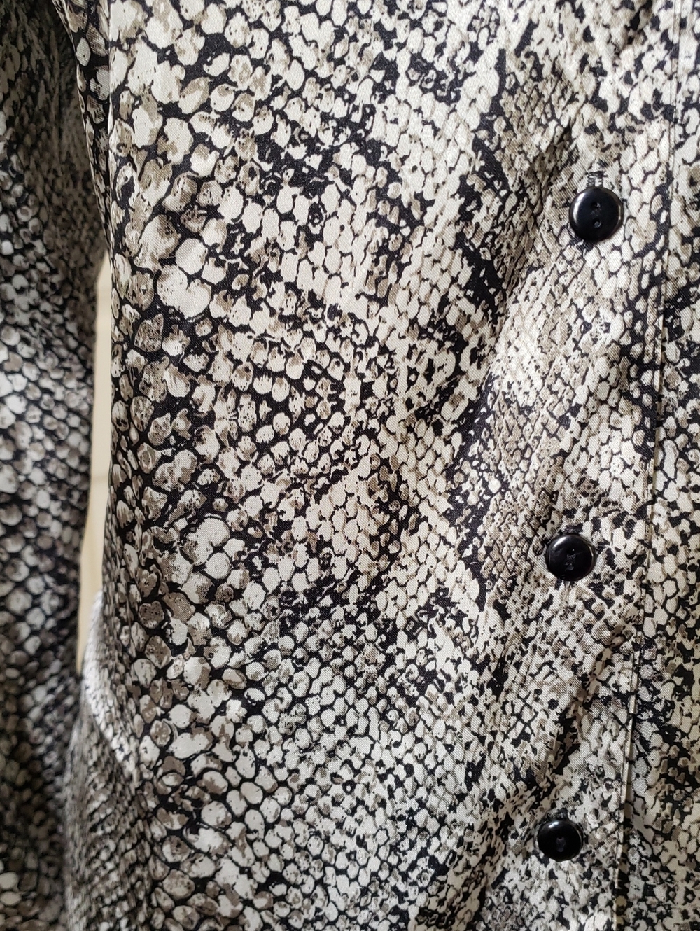 Vintage Notations Silky Snake Print Button Down Blouse Grey White Petite Small - Picture 9 of 15